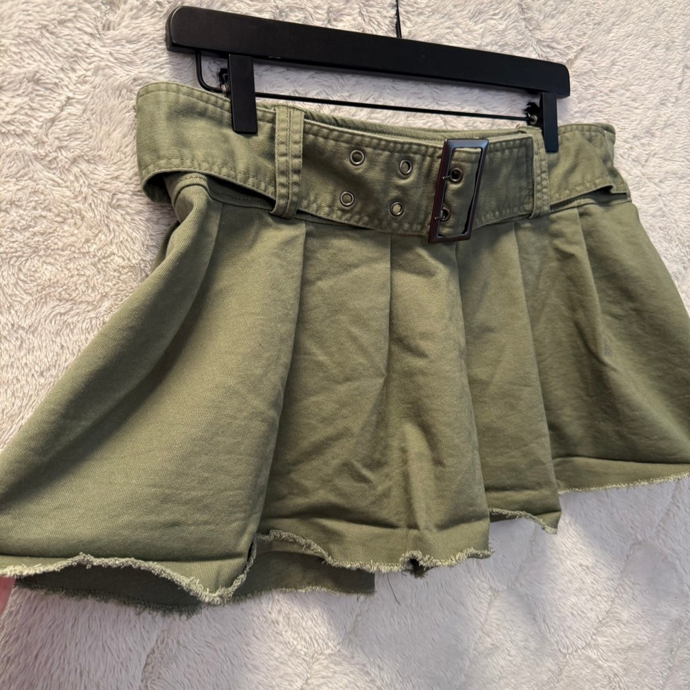 No Boundaries Olive Green Pleated Mini Skirt M Belted Raw Hem Y2K Grunge Skater